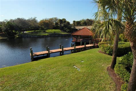 Carlton Landing is a walkable, resort-style town on Lake Eufaula, Oklahoma. Here, time moves a little slower and laughs come a little easier. We're here to connect you to the perfect upscale vacation home for your stay. We provide nightly accommodations and special add-ons for guests, such as grocery packages, lawn games, and souvenirs. 